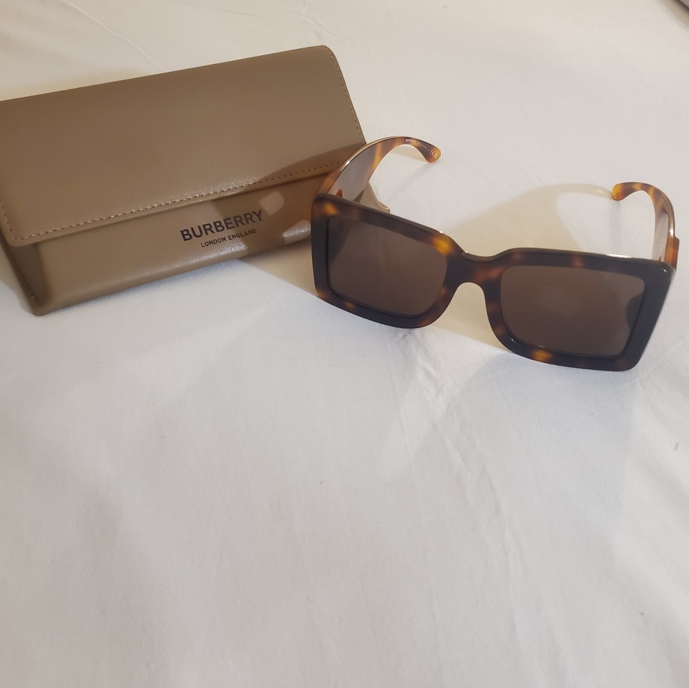 Burberry LARGE B LOGO Oversized Tortoise Shell Sunglasses- Full Inclusion - Picture 9 of 16